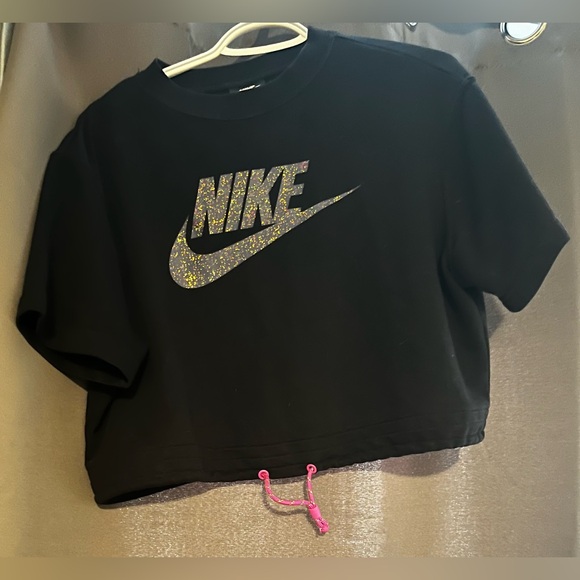 Women’s Nike Crop - Picture 1 of 1